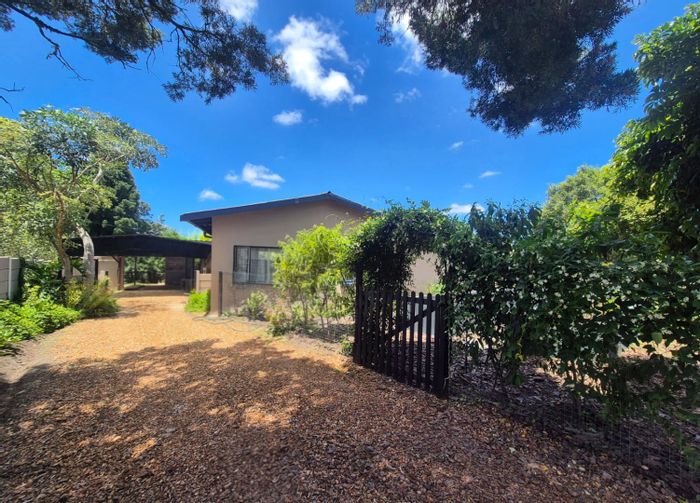 House for Sale in Twee Rivieren: 4 bedrooms, flatlet, double garage, spacious garden.