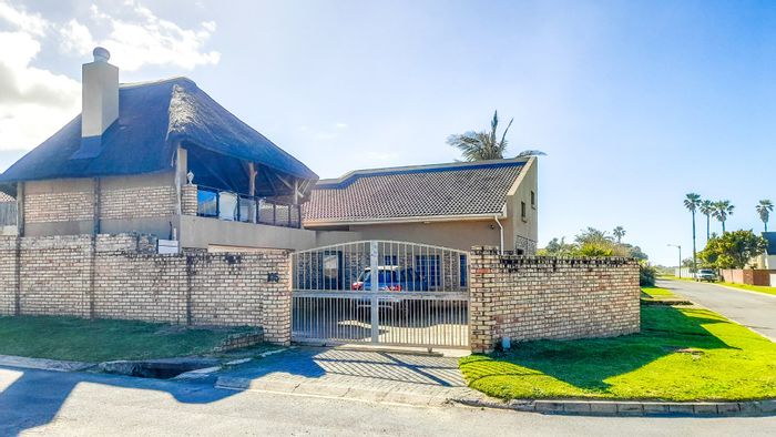 Gonubie House For Sale: Coastal living, flats for income, and unique features.