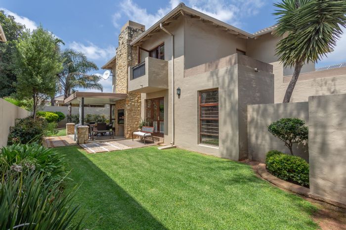 Honeydew Manor Townhouse For Sale: 3 beds, garden, security estate, and future potential.