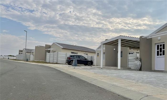 For Sale: House in Gonubie, secure complex, various sizes, 2-3 bedrooms.