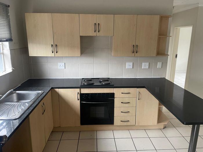 Bardene Townhouse To Rent: 2 beds, 1 bath, near East Rand Mall and N12.