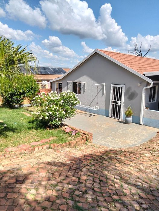 For Sale: House in Lotus Gardens with 3 bedrooms, 3 bathrooms, and spacious yard.