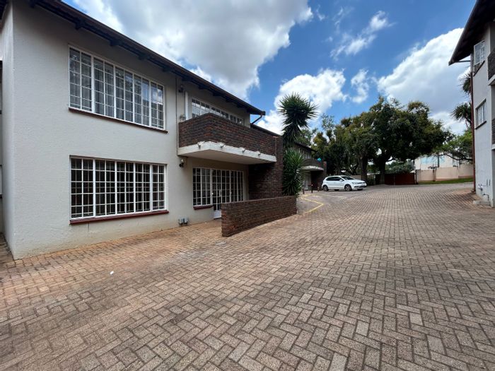Bergbron Apartment For Sale: 2 Bedrooms, Secure Parking, Communal Green Space.