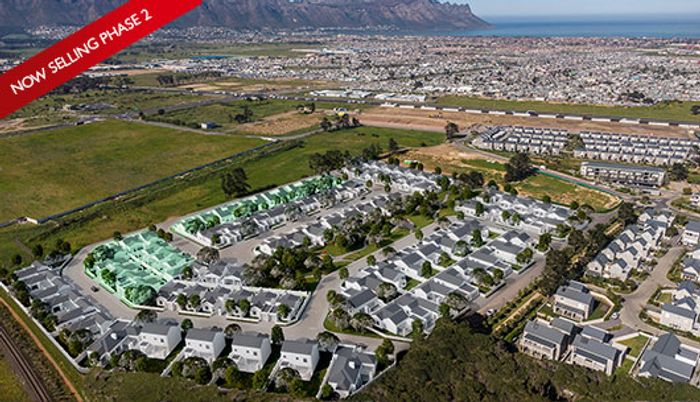 3-bedroom house in Somerset Lakes for sale, featuring secure estate and outdoor spaces.