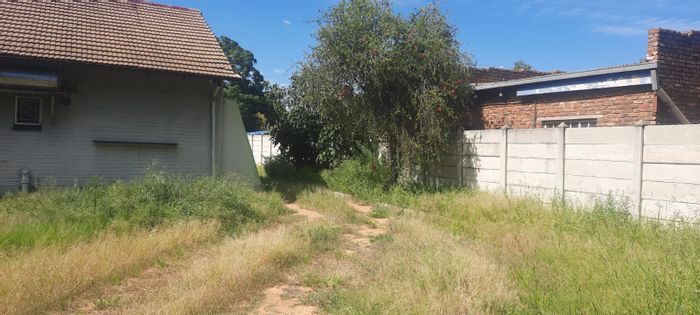 Allanridge Central House For Sale: 3 Bedrooms, Garage, Sunroom, Spacious Yard.