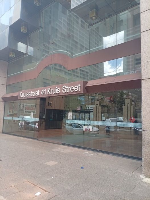 For Sale: Apartment in Marshalltown with 24hr security and city views.