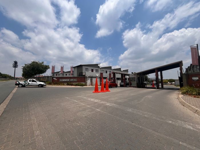 Sagewood Apartment For Sale: 3 bedrooms, clubhouse, playground, secure living.