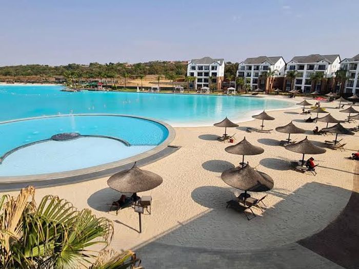 1-Bedroom Apartment To Rent in Blyde Riverwalk Estate with beach, gym, and cinema.