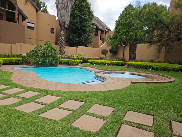 Douglasdale Apartment To Rent: Garden unit, pet-friendly, pools, clubhouse, tennis court.