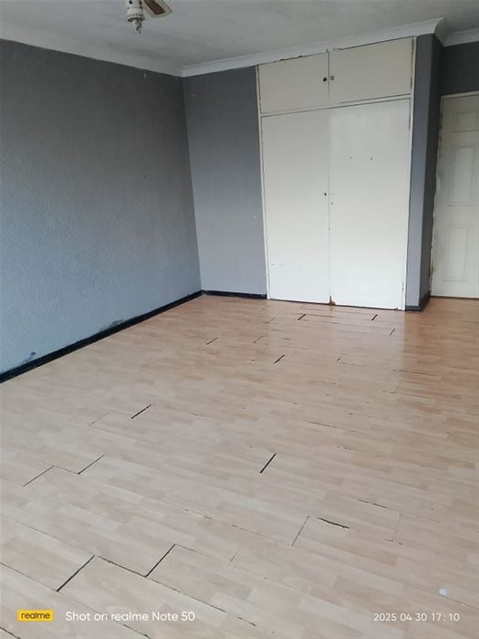 For Sale: 3-Bedroom Apartment in Kempton Park Central with functional kitchen and lounge.