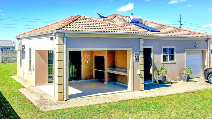 Gonubie House For Sale: Gated estate, 2 beds, 2 baths, secure living.