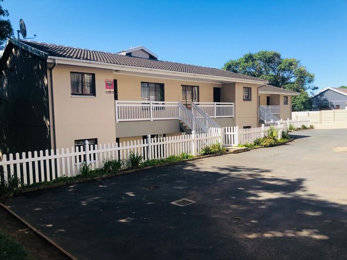 For Sale: Apartment in Margate Central with balcony, security, and two parking spaces.