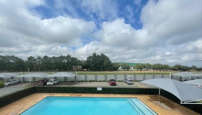 Carlswald Apartment To Rent: 2 beds, pool, gym, clubhouse, secure living.