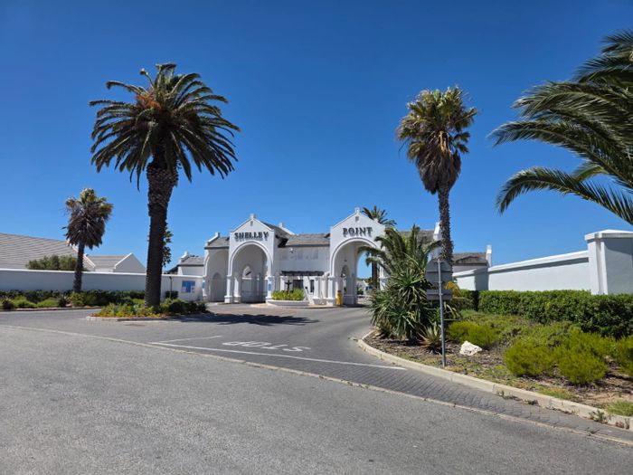 Golden Mile House For Sale: 2 beds, secure estate, close to beaches and golf.