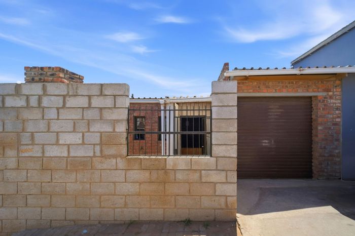 House for Sale in Missionvale: 2 bedrooms, braai area, secure garage, rental potential.