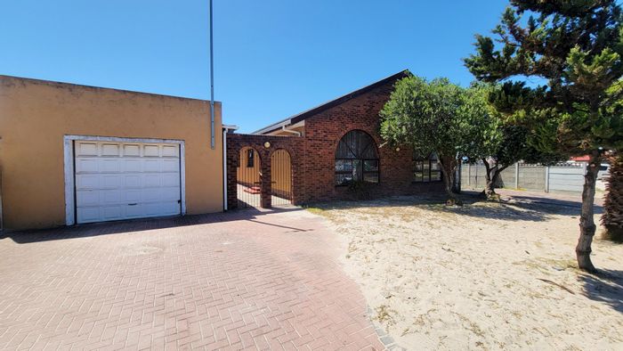 Mandalay House For Sale: 3 Bedrooms, En-Suite, Garage, Spacious Backyard.