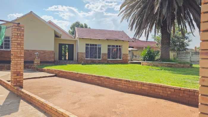 For Sale: House in Stilfontein Ext 1 with pool, lapa, and ample parking.
