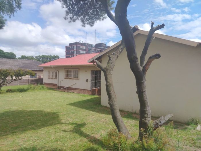 6-bedroom house with private bathrooms, ideal for rental income in Witbank Ext 5. For Sale.