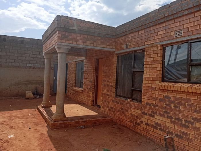 House for Sale in Katlehong South: Incomplete one-bedroom, great investment opportunity.