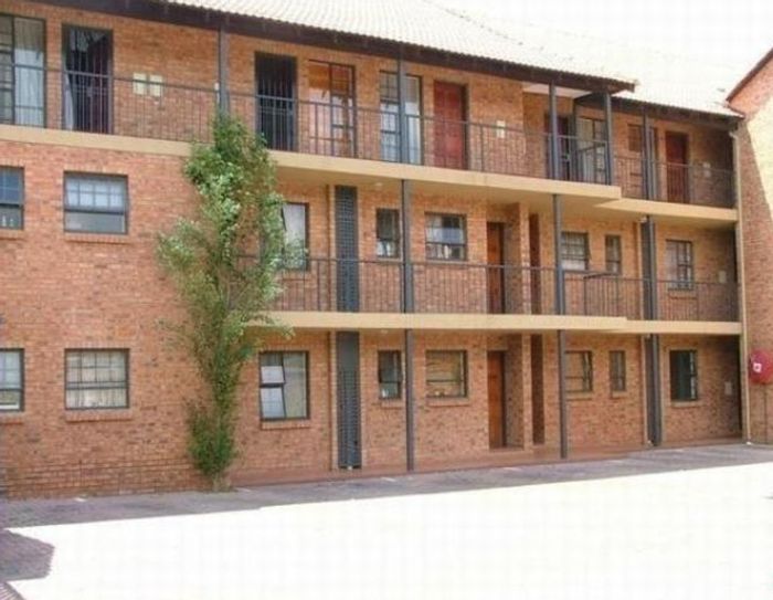 Edenvale Central Apartment For Sale: 2-bed, pool access, low-maintenance living.