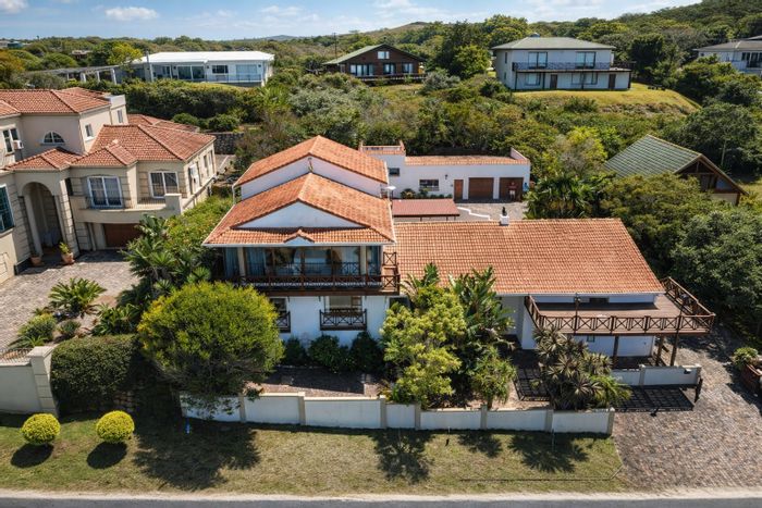 For Sale: House in Brenton On Sea with 6 bedrooms, garden, and ocean views.