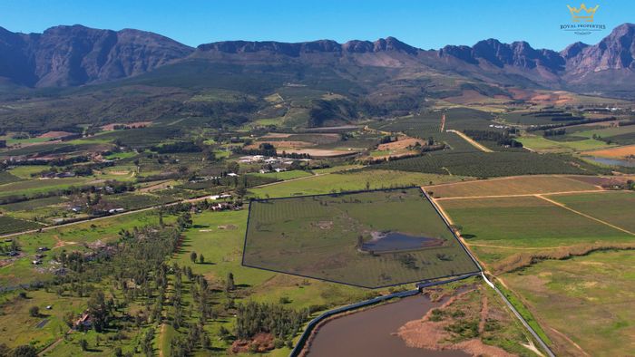 Vacant Land Residential in Dal Weiding For Sale with approved zoning and development potential.