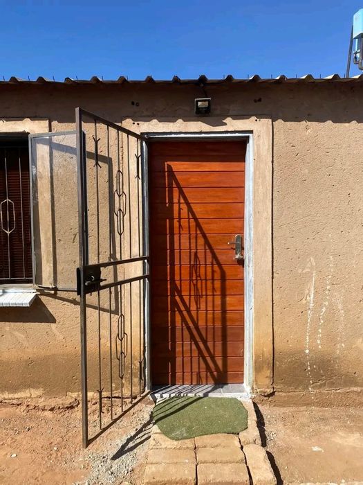 For Sale: Ga-Rankuwa house with 2 bedrooms, secure yard, near amenities.