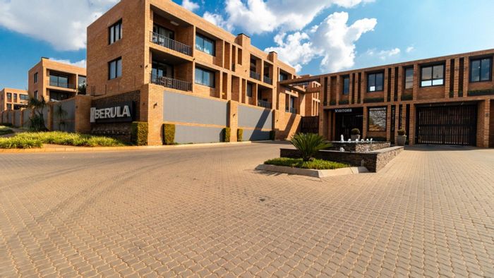 To Rent: 2-Bed Apartment in Benoni North with private garden and secure access.