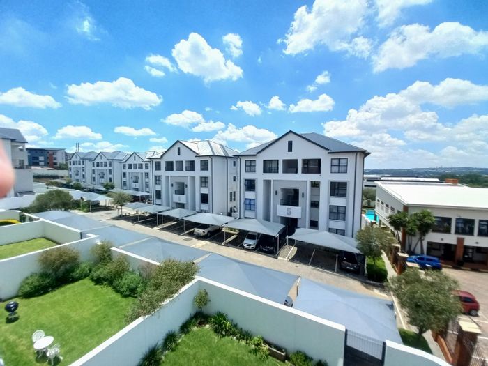 For Sale: 2-Bedroom Apartment in Greenstone Hill with Pool, Gym, and Security.