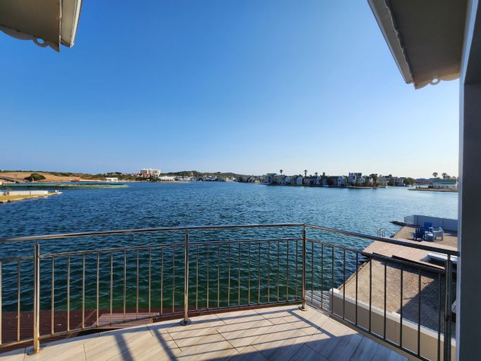 For Sale: Apartment in Marina Martinique with waterfront access, gourmet kitchen, and security.