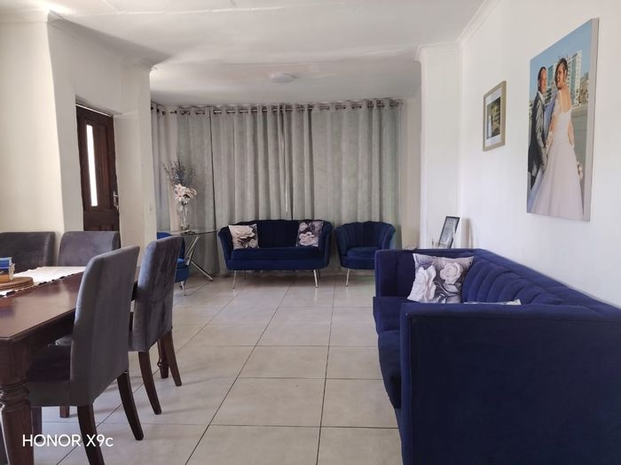 For Sale: Clairewood House with rental income, spacious kitchen, and ample parking.