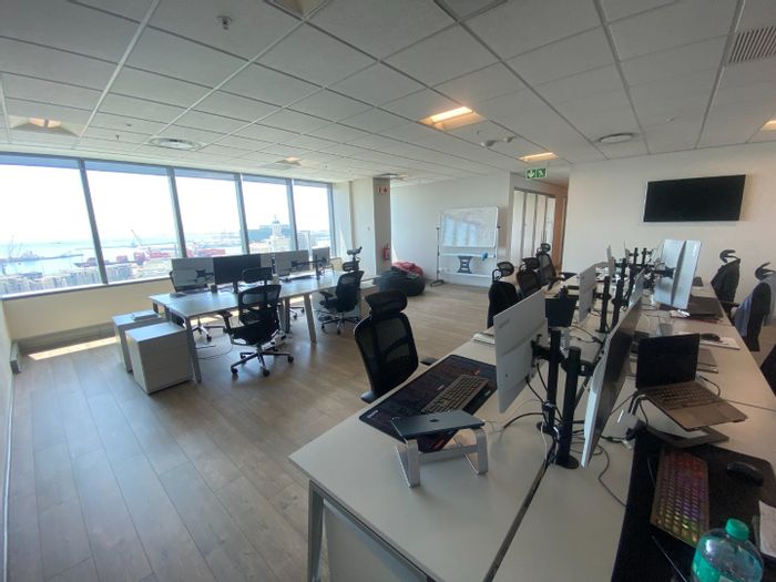 203m2 Office to Rent in Cape Town City Centre, Portside Tower, 24-hour security.