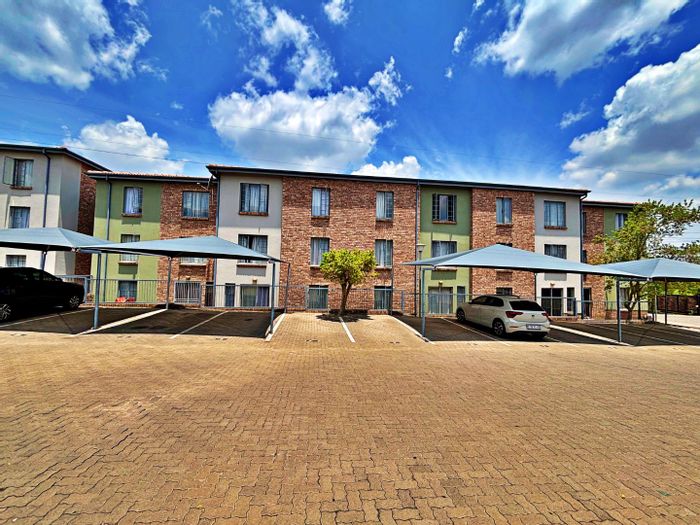 For Sale: Rooihuiskraal North Apartment with 24/7 security and rental income potential.