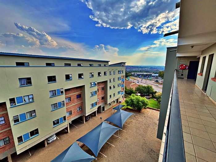 Die Hoewes Apartment For Sale: Secure complex, immediate rental income, low levies.