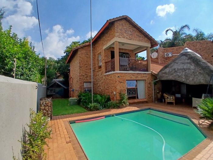 Eldoraigne House For Sale: 3 Bedrooms, Pool, Lapa, Loft, Double Garage.
