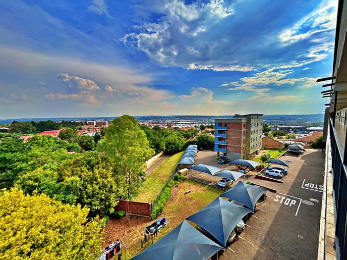 Die Hoewes Apartment For Sale: Secure complex, immediate rental income, transfer costs included.