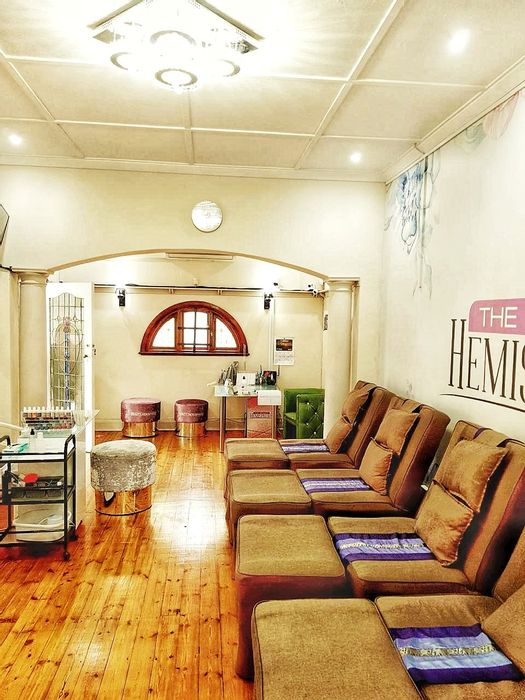 Versatile commercial property in Musgrave for sale, ideal for offices or wellness services.