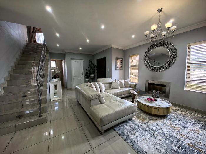 For Sale: House in Montana Park with 3 beds, garage, garden, and patio.