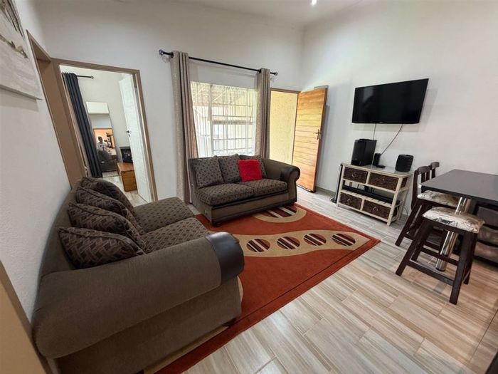 For Sale: Townhouse in Elspark, 3 beds, secure parking, ideal for families.