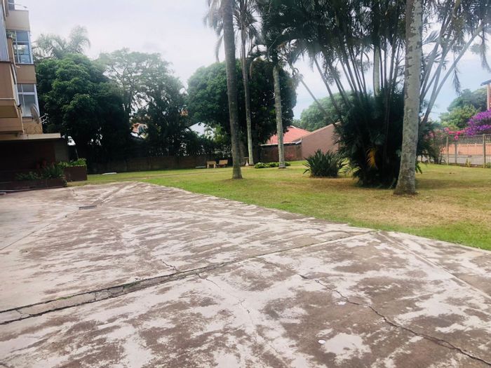 Windermere Apartment To Rent: 2 Bedrooms, Parking, Near CBD and Public Transport.