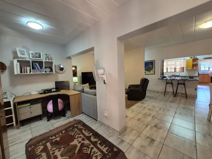 For Sale: House in Schoemansville with 3 beds, garden, sauna, and security.