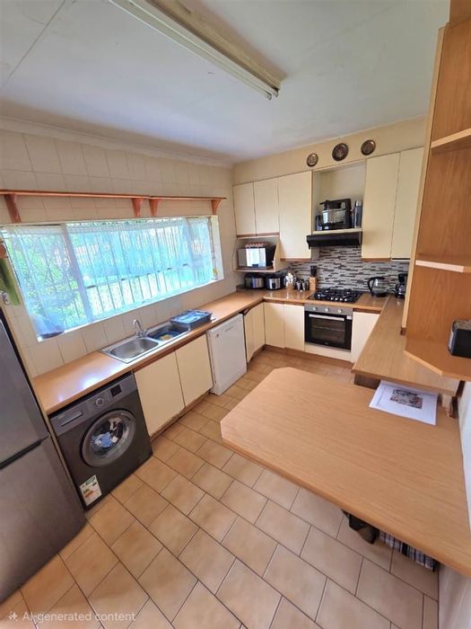 Freeway Park House For Sale: 3 Bedrooms, pool, family room, 5-car carport.