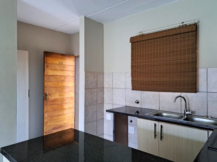 Northgate Apartment For Sale: Ground-floor, Wi-Fi, pool access, 24hr security.