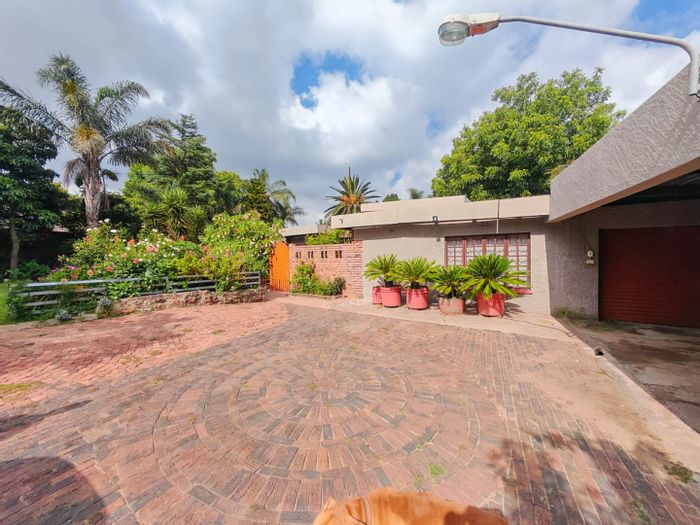 For Sale: Spacious 3-Bedroom House in Van Riebeeck Park with Pool and Office.