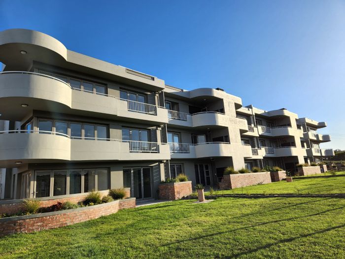 Island View Apartment For Sale: Rooftop pool, mountain views, pet-friendly, secure complex.