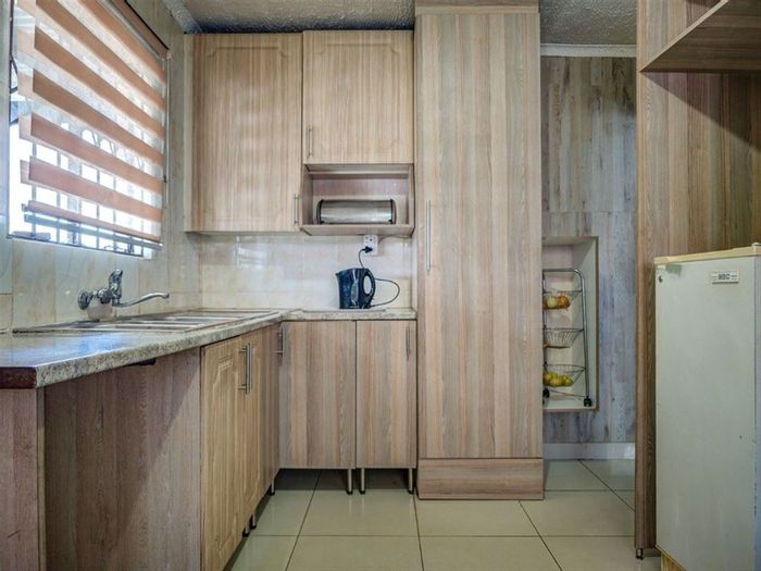 Norkem Park House For Sale: 4 bedrooms, spacious layout, secure carport, family-friendly.