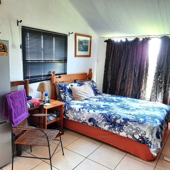 Camperdown Central Apartment To Rent: Furnished studio, secure estate, pet-friendly, utilities included.