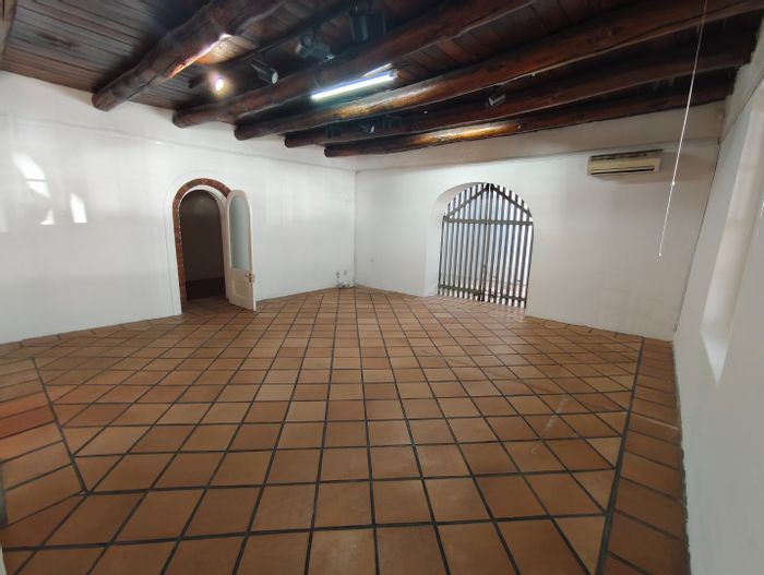 Commercial space to rent in Paarl South with shared facilities and parking.