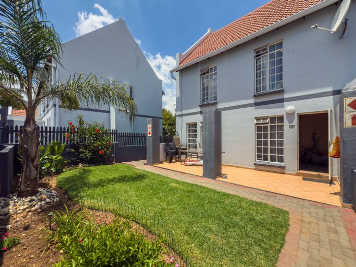 Eden Glen Townhouse For Sale: 3 Bedrooms, pools, courts, gardens, pet-friendly complex.