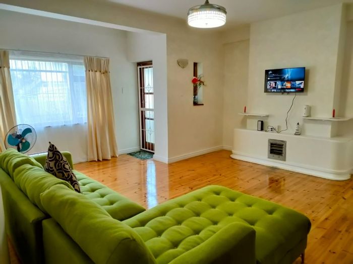 To Rent: 2-Bedroom Apartment in Summerstrand with Garage, Water Included.